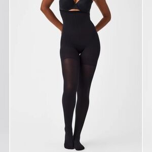 NWOT SPANX High-Waisted Mid-Thigh Tight-End Tights® size B in very black
